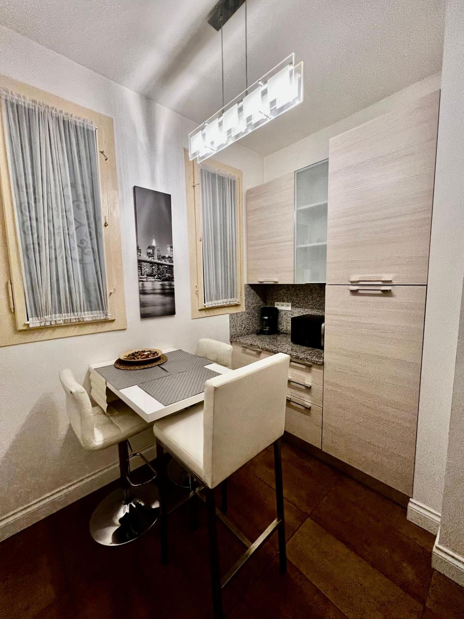 Four Reasons Apartment Praga Esterno foto