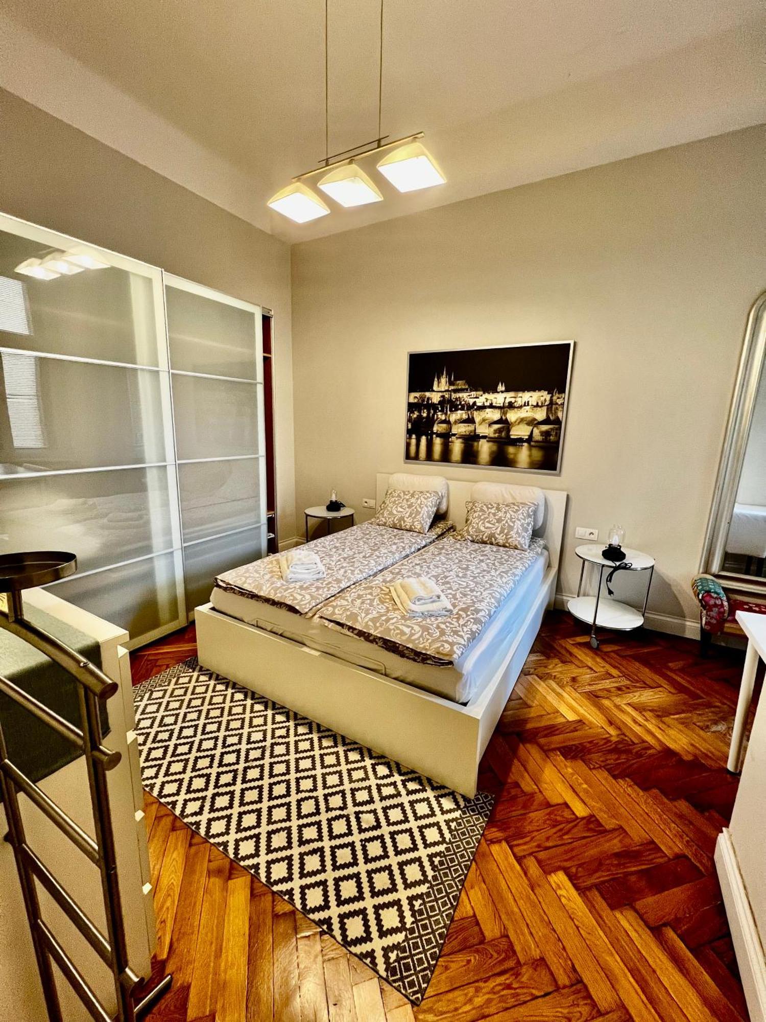Four Reasons Apartment Praga Esterno foto