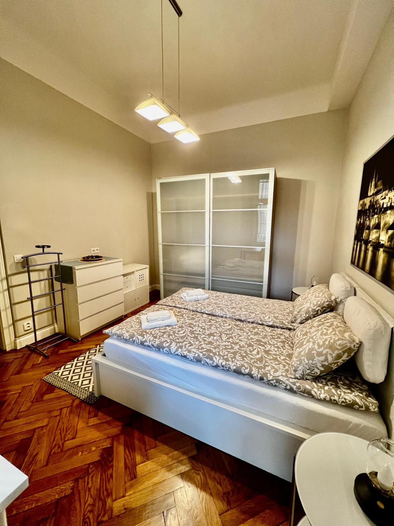 Four Reasons Apartment Praga Esterno foto